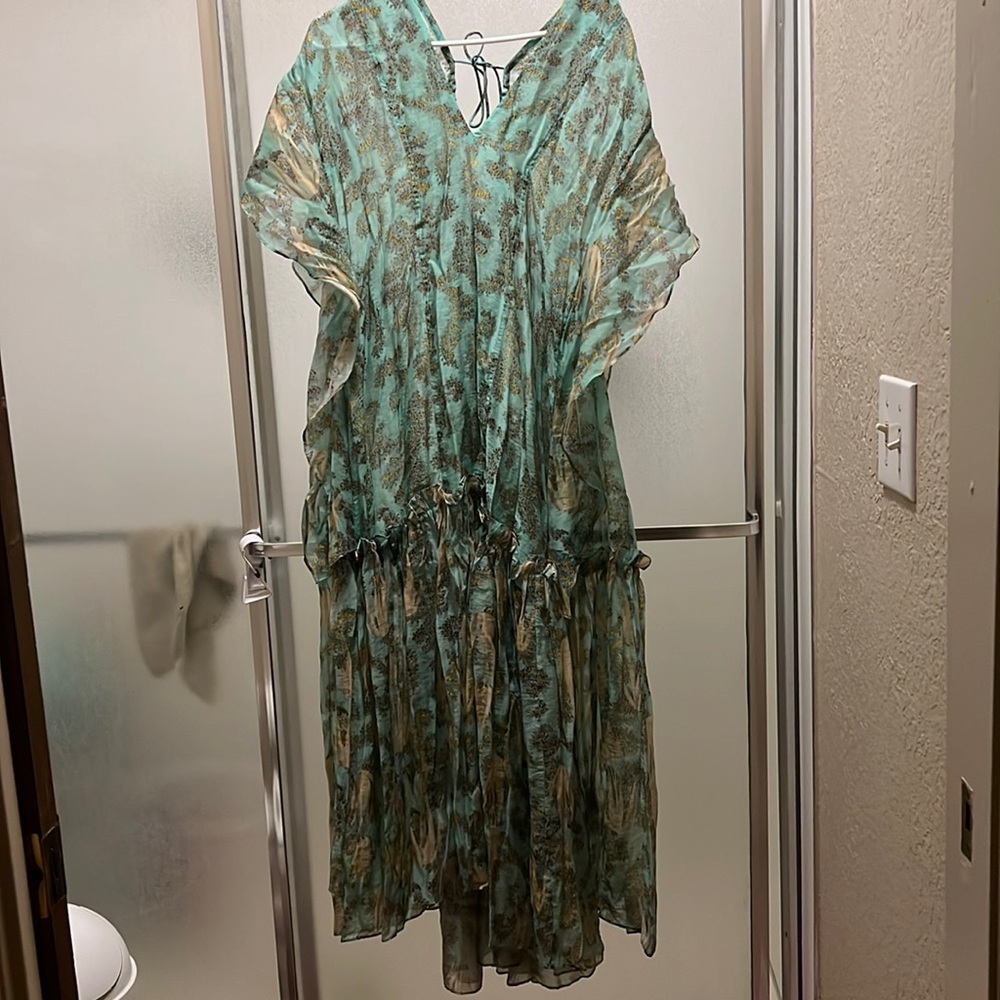Beautifully brand new maxi hm dress. One size. Color green and Lightning brown.